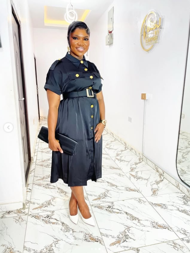 BIGJ GOWN01 - Image 3